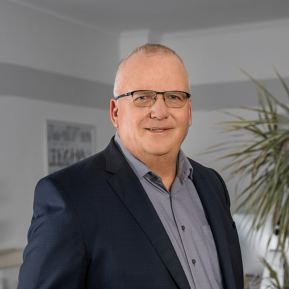 Thomas_Hoyer_hoch.jpg