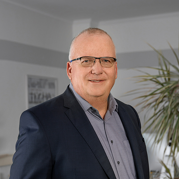 Thomas_Hoyer_hoch.jpg